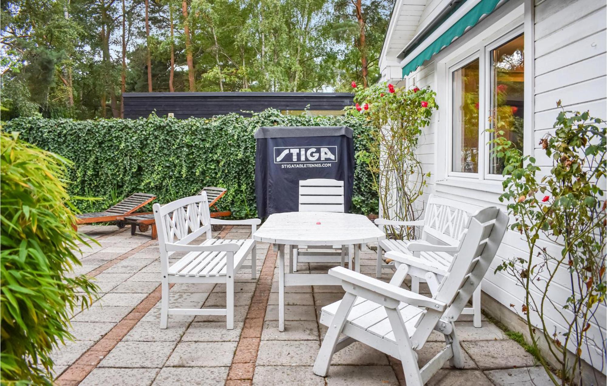 1 Bedroom Amazing Home In Hoellviken Exterior photo